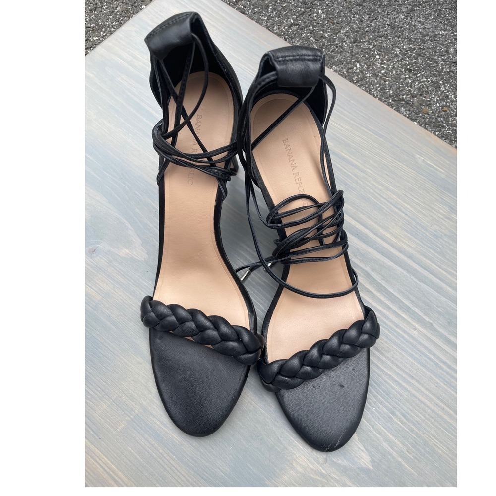 BANANA REPUBLIC Treccia Leather Heels Black Color‎ Size 9